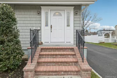449 S 1st Street, Lindenhurst, NY 11757 - Photo 5