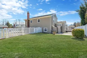 18 Wendorf Ct, North Babylon, NY 11703 - Photo 7