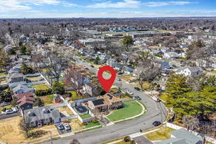 18 Wendorf Ct, North Babylon, NY 11703 - Photo 3