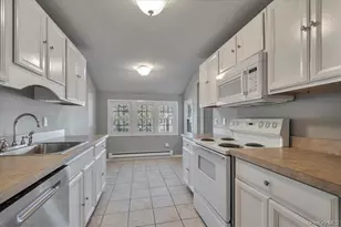 1002 Holly Stream Ct, Brewster, NY 10509 - Photo 3