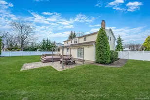 151 Wedgewood Dr, Hauppauge, NY 11788 - Photo 5