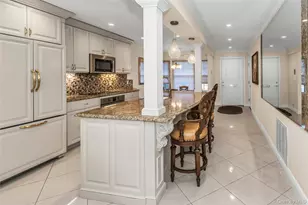 156 Southgate Cir, Massapequa Park, NY 11762 - Photo 5