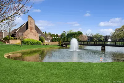 156 Southgate Circle, Massapequa Park, NY 11762 - Photo 3