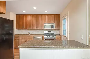 8 Town House Dr, Massapequa Park, NY 11762 - Photo 15