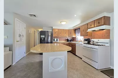 146 Webster Avenue, Ronkonkoma, NY 11779 - Photo 5