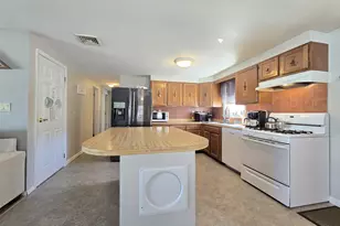 146 Webster Ave, Ronkonkoma, NY 11779 - Photo 5