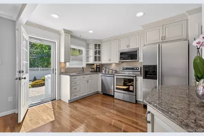 9 Marilyn Boulevard, Plainview, NY 11803 - Photo 11