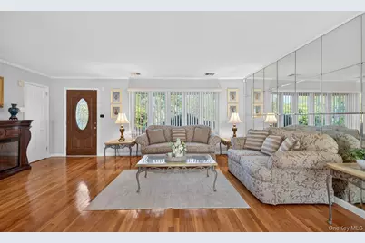 9 Marilyn Boulevard, Plainview, NY 11803 - Photo 7