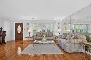 9 Marilyn Blvd, Plainview, NY 11803 - Photo 7