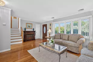 9 Marilyn Blvd, Plainview, NY 11803 - Photo 5