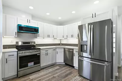 56 Pennaquid Road, Coram, NY 11727 - Photo 5