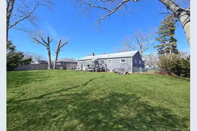 138 E Madison Street, East Islip, NY 11730 - Photo 15