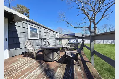 138 E Madison Street, East Islip, NY 11730 - Photo 17