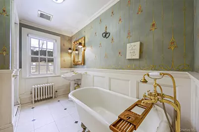 195 Cedar Swamp Road, Glen Head, NY 11545 - Photo 23