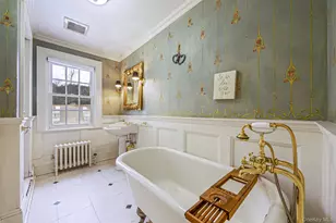 195 Cedar Swamp Rd, Glen Head, NY 11545 - Photo 23