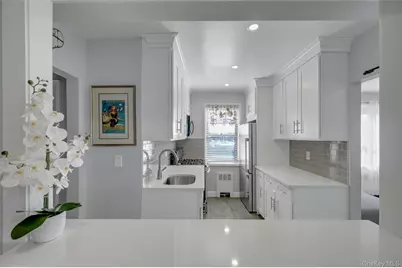 620 Pelham Road #3C, New Rochelle, NY 10805 - Photo 3