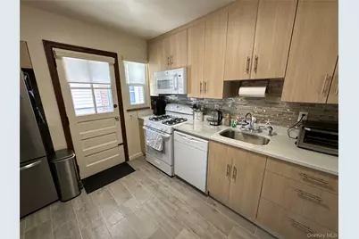 One Waverly Place, Valley Stream, NY 11580 - Photo 7