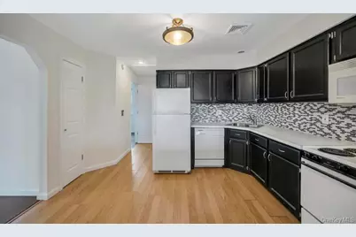 1 Atlantic Avenue #74, Farmingdale, NY 11735 - Photo 5