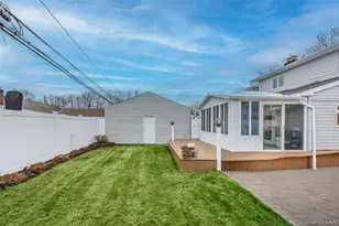 1396 Wilson Rd, East Meadow, NY 11554 - Photo 35