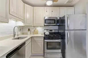 560 W Broadway, Long Beach, NY 11561 - Photo 23