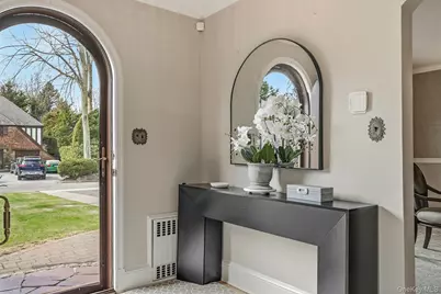 106 Thayer Road, Manhasset, NY 11030 - Photo 5