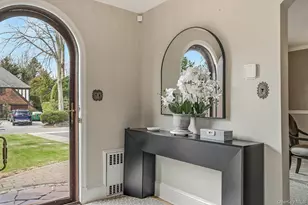 106 Thayer Rd, Manhasset, NY 11030 - Photo 5