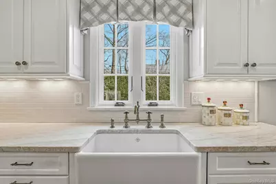 106 Thayer Road, Manhasset, NY 11030 - Photo 17