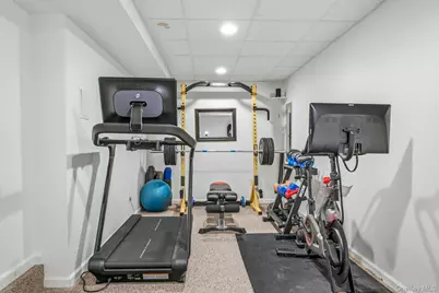 106 Thayer Road, Manhasset, NY 11030 - Photo 33