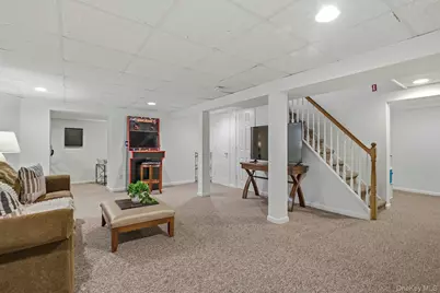 106 Thayer Road, Manhasset, NY 11030 - Photo 31