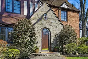 106 Thayer Rd, Manhasset, NY 11030 - Photo 3