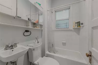 139 Voss Avenue, Yonkers, NY 10703 - Photo 27