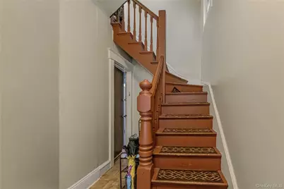 139 Voss Avenue, Yonkers, NY 10703 - Photo 23