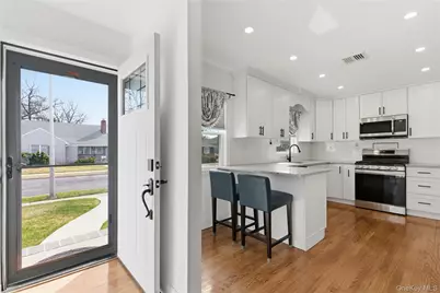 111 Shepherd Street, Rockville Centre, NY 11570 - Photo 3