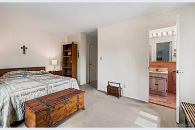 848 Hampshire Road, Bay Shore, NY 11706 - Photo 21