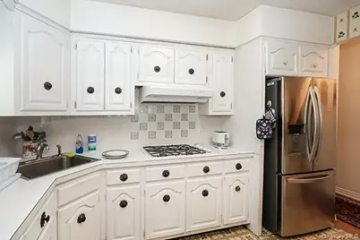 97 Vanderbilt Avenue, Manhasset, NY 11030 - Photo 17