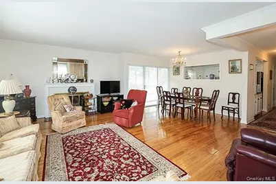 97 Vanderbilt Avenue, Manhasset, NY 11030 - Photo 9