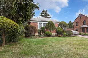 97 Vanderbilt Ave, Manhasset, NY 11030 - Photo 3