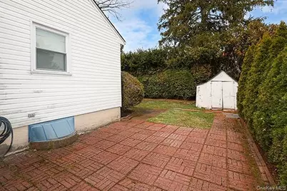 97 Vanderbilt Avenue, Manhasset, NY 11030 - Photo 25