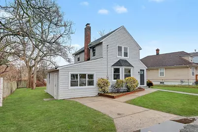 19 West Side Avenue, Bay Shore, NY 11706 - Photo 3