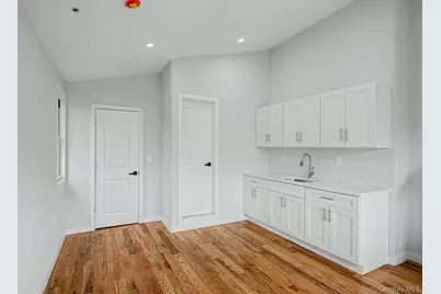 19 West Side Avenue, Bay Shore, NY 11706 - Photo 13