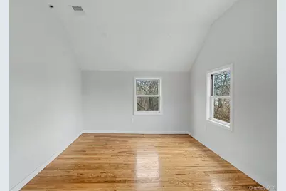 19 West Side Avenue, Bay Shore, NY 11706 - Photo 17
