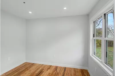 19 West Side Avenue, Bay Shore, NY 11706 - Photo 15