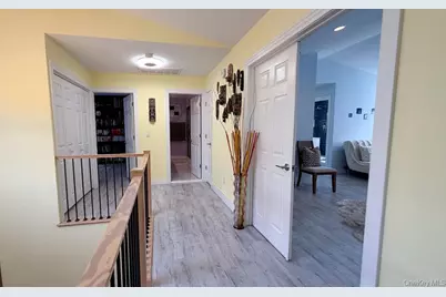 110 Willow Wood Drive, Oakdale, NY 11769 - Photo 17