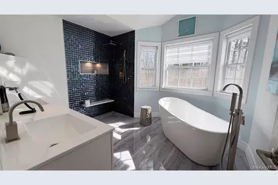 110 Willow Wood Drive, Oakdale, NY 11769 - Photo 25