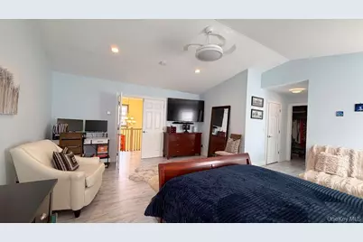 110 Willow Wood Drive, Oakdale, NY 11769 - Photo 21