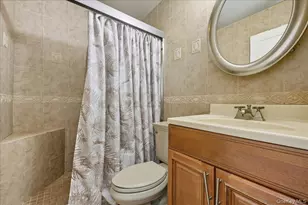 215 W Granada Ave, Lindenhurst, NY 11757 - Photo 15