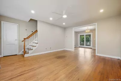 215 W Granada Avenue, Lindenhurst, NY 11757 - Photo 5