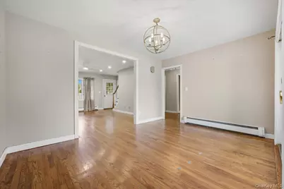 215 W Granada Avenue, Lindenhurst, NY 11757 - Photo 7