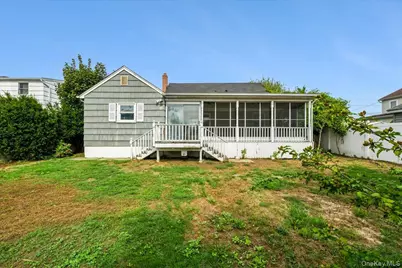 215 W Granada Avenue, Lindenhurst, NY 11757 - Photo 21