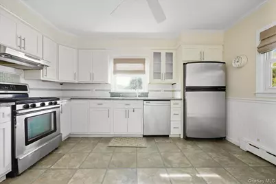 215 W Granada Avenue, Lindenhurst, NY 11757 - Photo 9